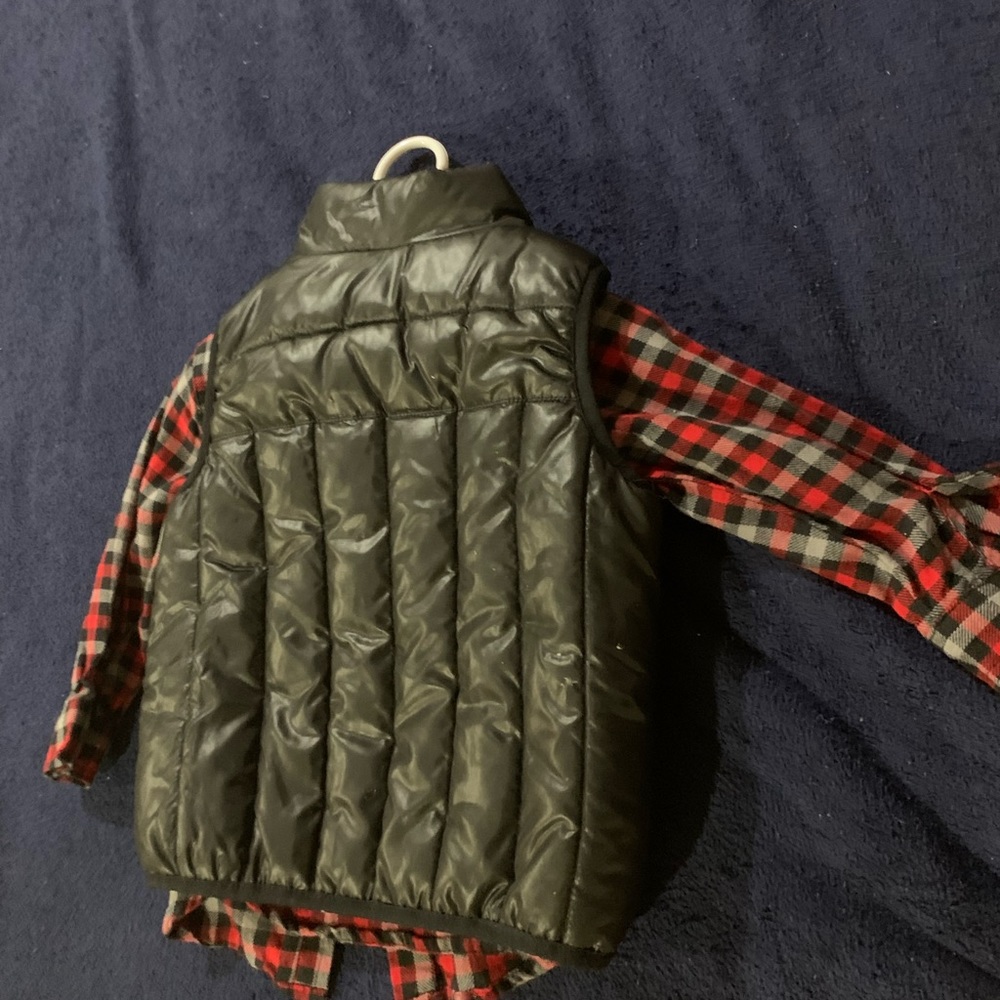 Button up shirt squares grey red black with black vest